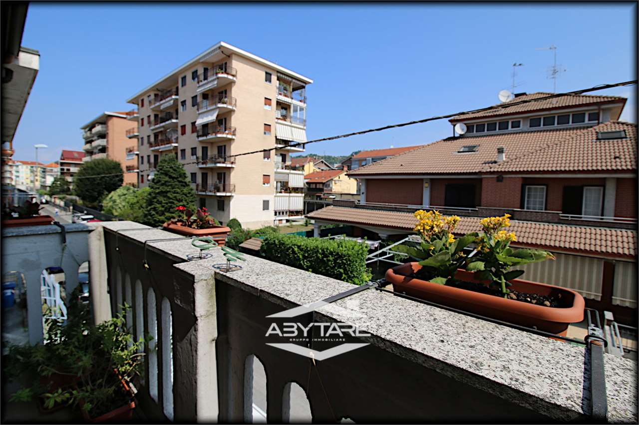 3 locali vendita Moncalieri Via Cesare Pavese 26