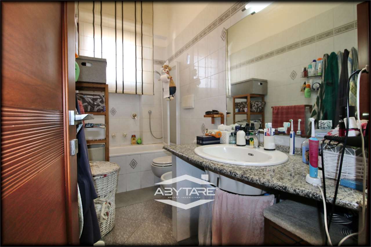 3 locali vendita Moncalieri Via Cesare Pavese 26