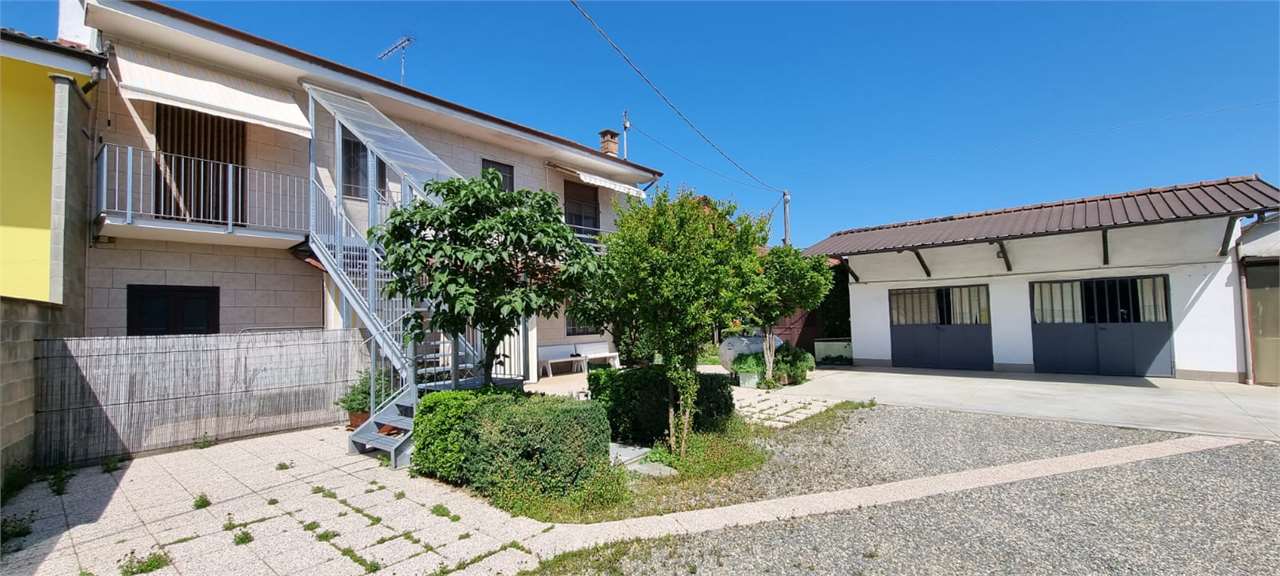 Appartamento in bifamiliare locazione a Carignano