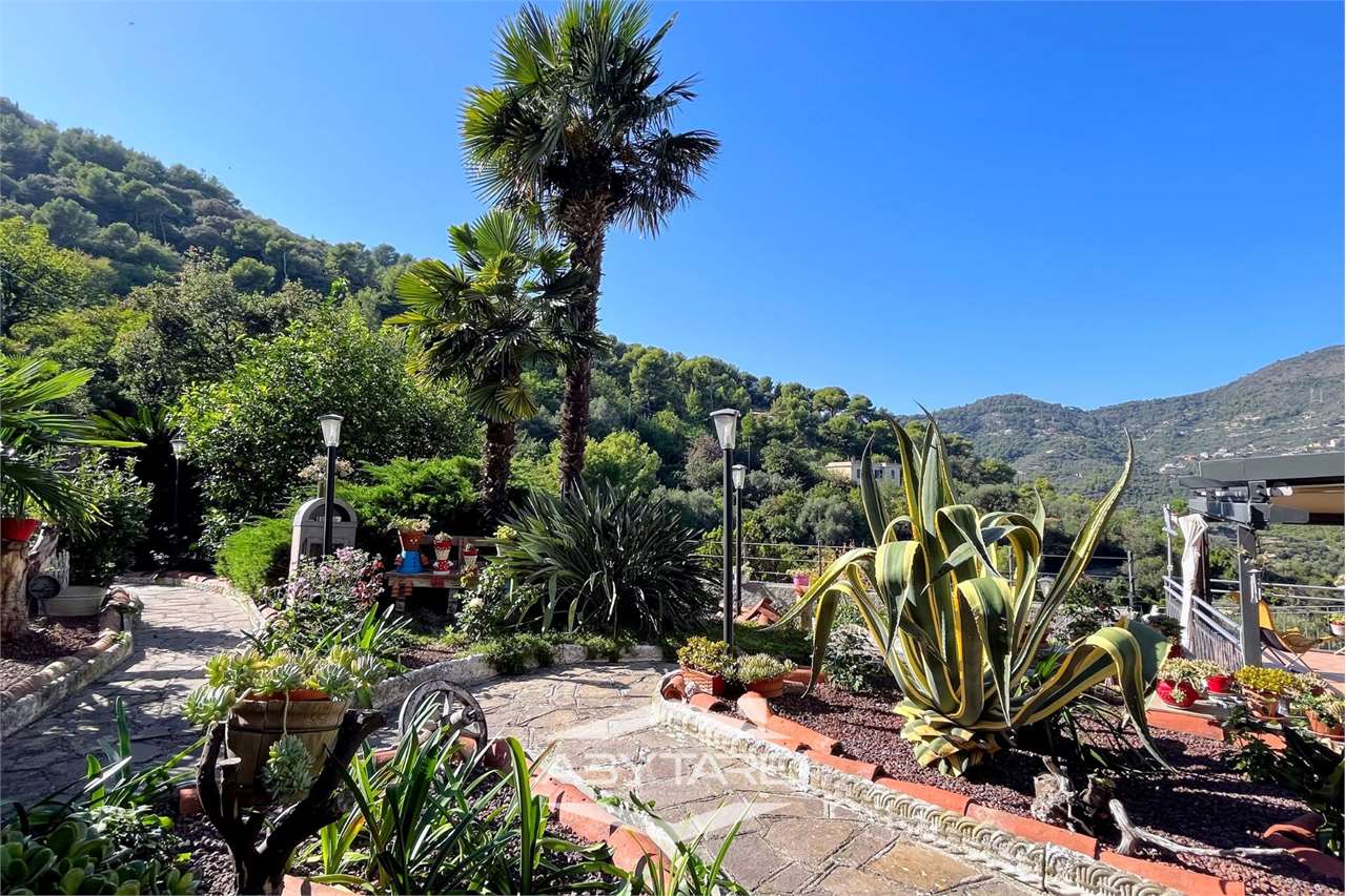 Appartamento con terrazzi giardino vendita Alassio