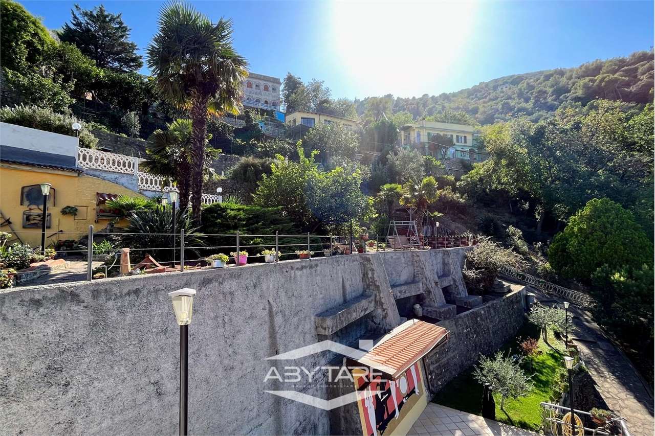 Appartamento con terrazzi giardino vendita Alassio