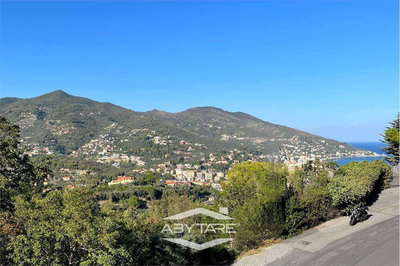 Appartamento con terrazzi giardino vendita Alassio