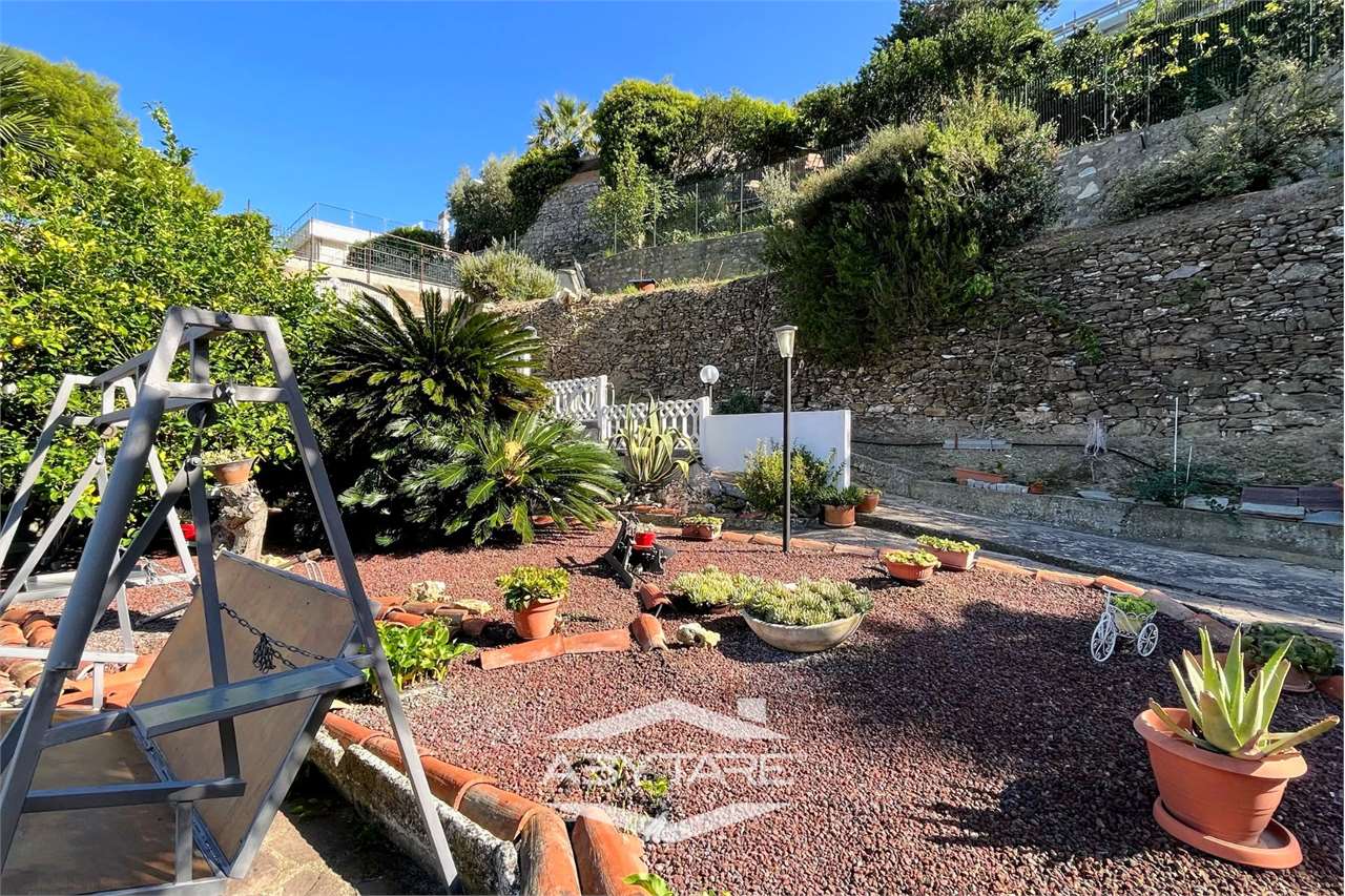 Appartamento con terrazzi giardino vendita Alassio