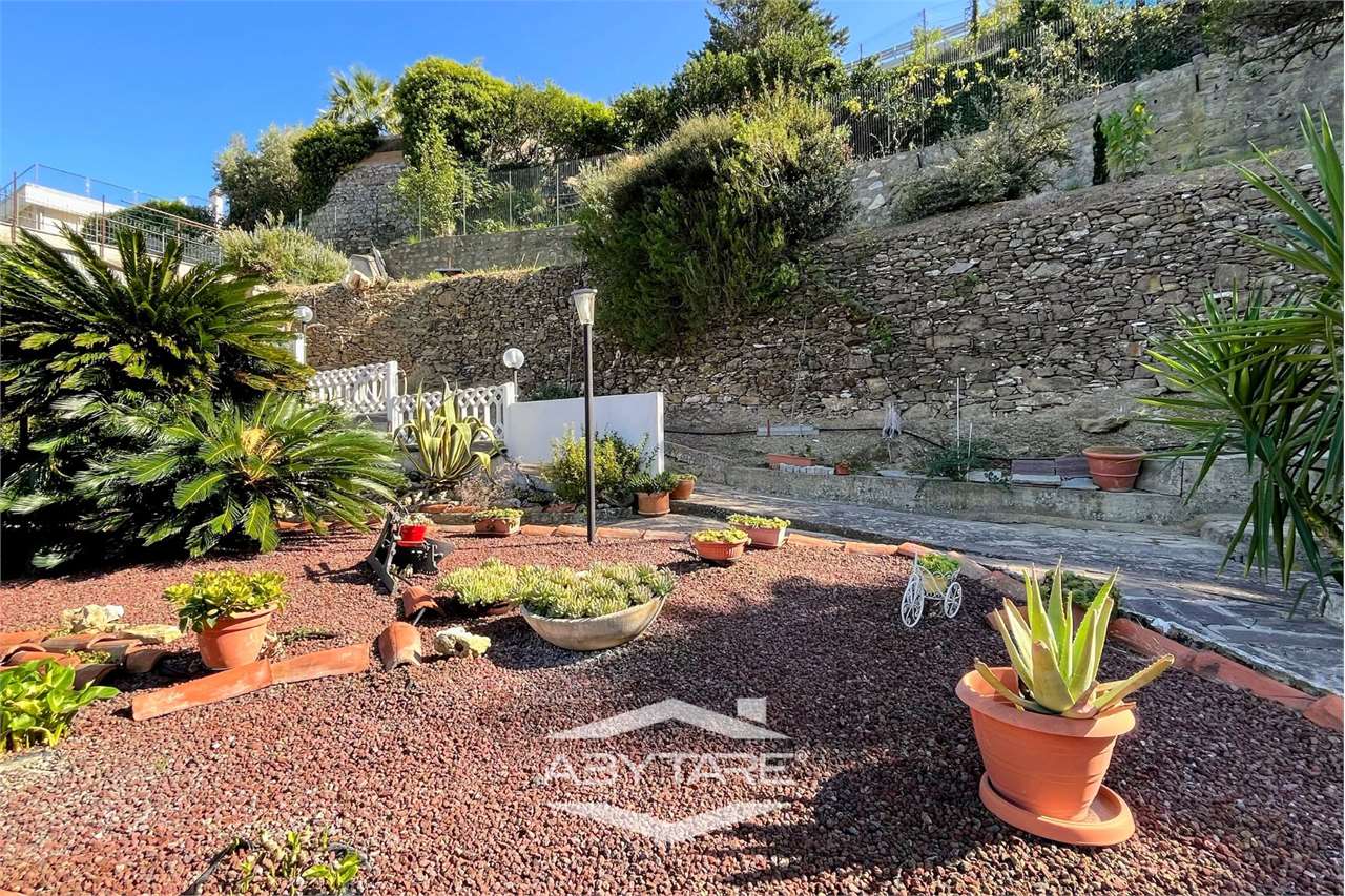 Appartamento con terrazzi giardino vendita Alassio