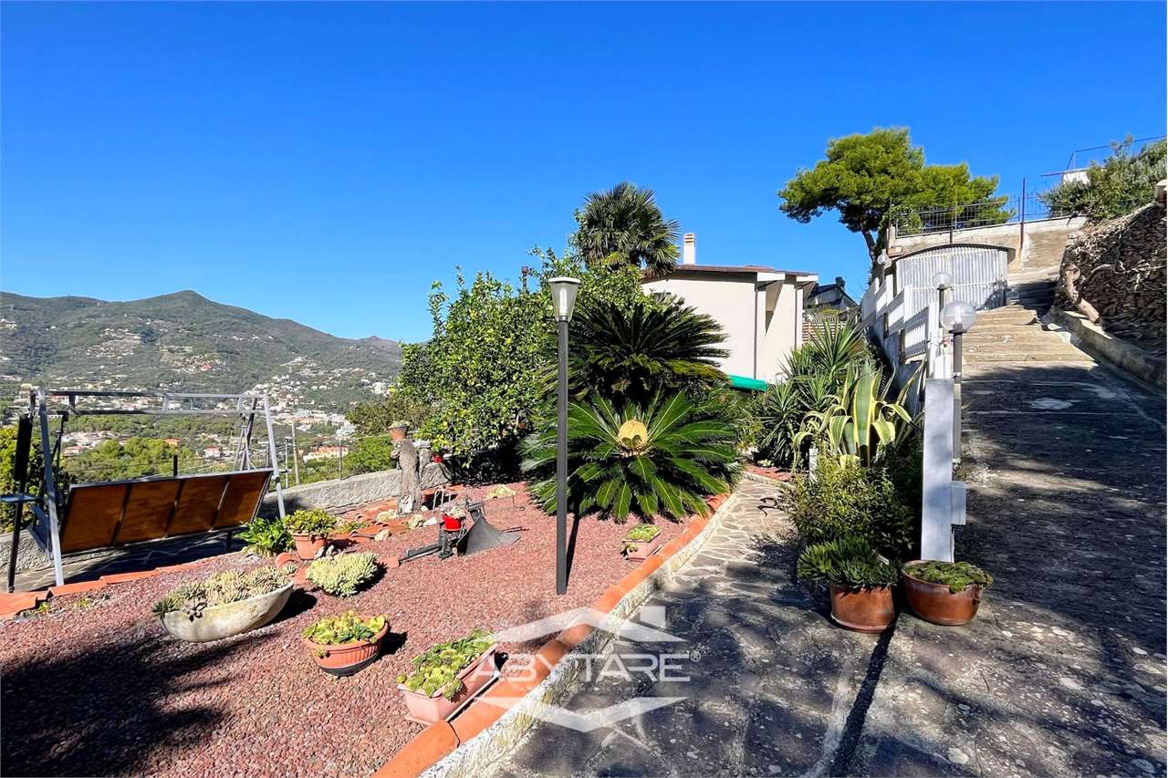 Appartamento con terrazzi giardino vendita Alassio