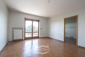 4 locali vendita Moncalieri Strada delle Margherite 8