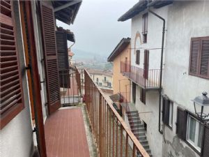 MONTEMAGNO CASA SINGOLA IN CENTRO STORICO