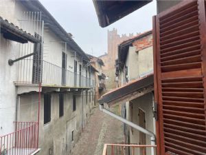 MONTEMAGNO CASA SINGOLA IN CENTRO STORICO