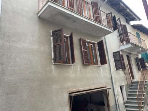 MONTEMAGNO CASA SINGOLA IN CENTRO STORICO