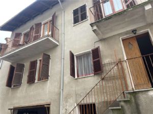 MONTEMAGNO CASA SINGOLA IN CENTRO STORICO