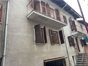 MONTEMAGNO CASA SINGOLA IN CENTRO STORICO