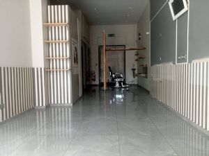 LOCALE COMMERCIALE COMPLETAMENTE RISTRUTTURATO