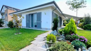 Villa indipendente con giardino