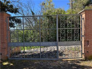 VILLA CON GIARDINO CON POSSIBILITA' TERRENI