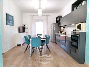 VILLA BIFAMILIARE SU PIU' LIVELLI CON CORTILE INTERNO