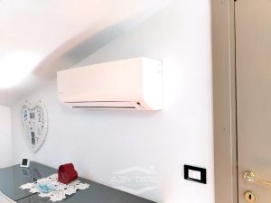VILLA BIFAMILIARE SU PIU' LIVELLI CON CORTILE INTERNO