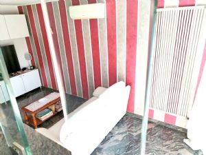 VILLA BIFAMILIARE SU PIU' LIVELLI CON CORTILE INTERNO