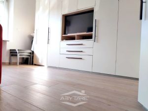 VILLA BIFAMILIARE SU PIU' LIVELLI CON CORTILE INTERNO