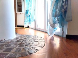 VILLA BIFAMILIARE SU PIU' LIVELLI CON CORTILE INTERNO