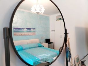 VILLA BIFAMILIARE SU PIU' LIVELLI CON CORTILE INTERNO