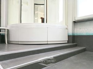 VILLA BIFAMILIARE SU PIU' LIVELLI CON CORTILE INTERNO