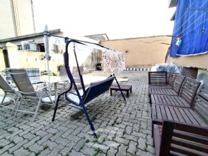 VILLA BIFAMILIARE SU PIU' LIVELLI CON CORTILE INTERNO
