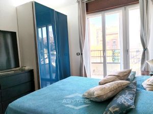 VILLA BIFAMILIARE SU PIU' LIVELLI CON CORTILE INTERNO