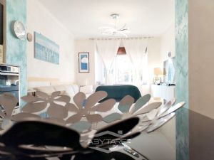 VILLA BIFAMILIARE SU PIU' LIVELLI CON CORTILE INTERNO