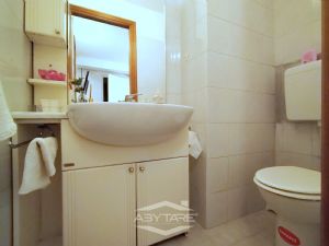 VILLA BIFAMILIARE SU PIU' LIVELLI CON CORTILE INTERNO