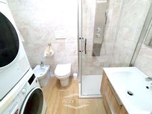 VILLA BIFAMILIARE SU PIU' LIVELLI CON CORTILE INTERNO