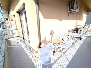 VILLA BIFAMILIARE SU PIU' LIVELLI CON CORTILE INTERNO