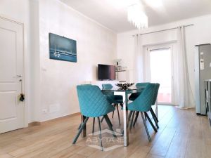 VILLA BIFAMILIARE SU PIU' LIVELLI CON CORTILE INTERNO