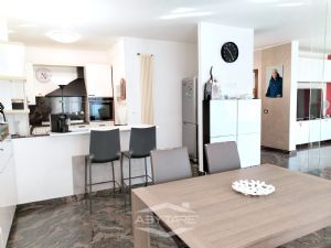 VILLA BIFAMILIARE SU PIU' LIVELLI CON CORTILE INTERNO