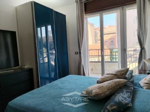 VILLA BIFAMILIARE SU PIU' LIVELLI CON CORTILE INTERNO