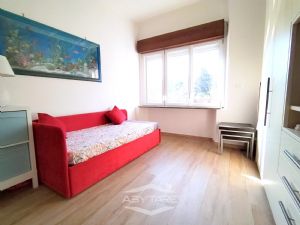 VILLA BIFAMILIARE SU PIU' LIVELLI CON CORTILE INTERNO