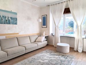 VILLA BIFAMILIARE SU PIU' LIVELLI CON CORTILE INTERNO