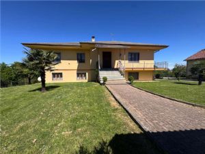 VILLA PANORAMICA  A POCHI MINUTI DA ASTI