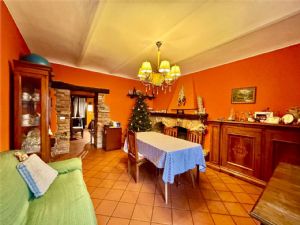 Porzione di Cascina Rustica a Pochi Minuti da Asti