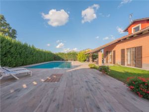 Villa prestigiosa con piscina