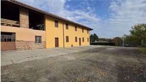 CASCINA LIBERA SU 4 LATI PANORAMICA CON TERRENO