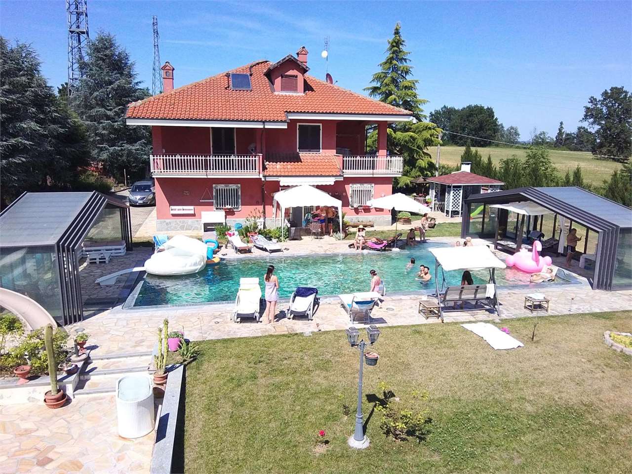 Prestigiosa Villa con Piscina e Vista Panoramica