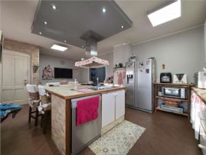 Prestigiosa Villa con Piscina e Vista Panoramica