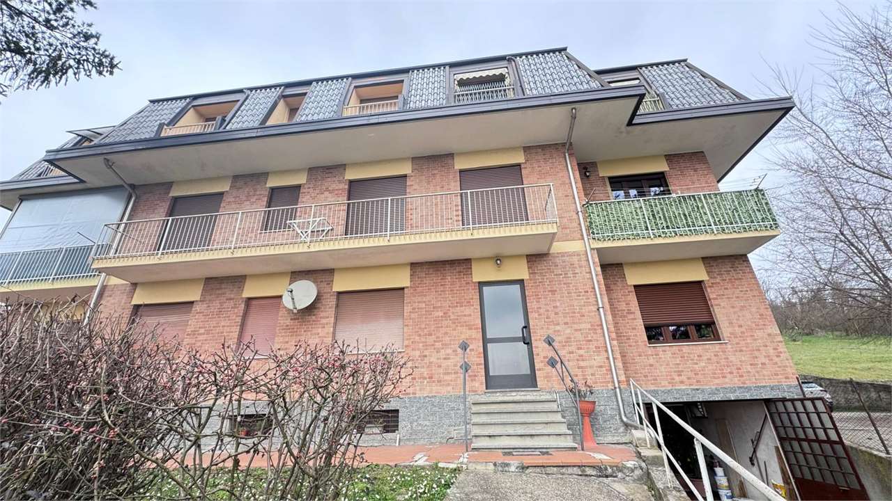 ISOLA D'ASTI- ALLOGGIO PANORAMICO CON BOX