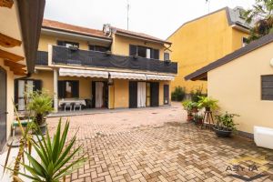 VILLA BIFAMILIARE NICHELINO CENTRO