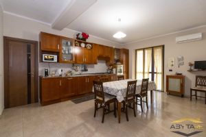 VILLA BIFAMILIARE NICHELINO CENTRO