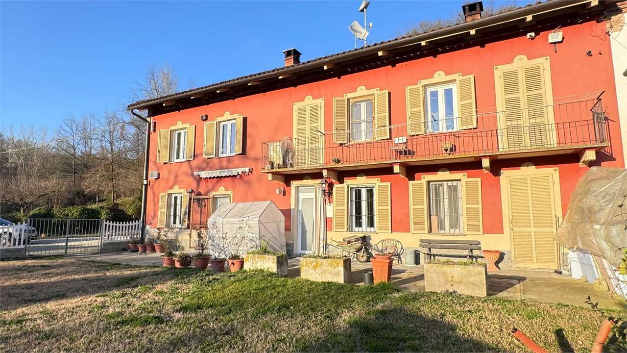 CASCIINA PIEMONTESE LIBERA SU 3 LATI CON TERRENO