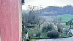 CASCIINA PIEMONTESE LIBERA SU 3 LATI CON TERRENO