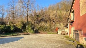 CASCIINA PIEMONTESE LIBERA SU 3 LATI CON TERRENO