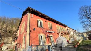 CASCIINA PIEMONTESE LIBERA SU 3 LATI CON TERRENO