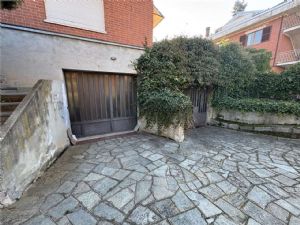 NORD -Prestigiosa Villa Trifamiliare con Giardino